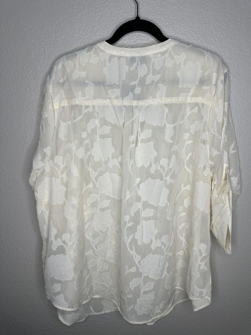 Torrid Shirt Womens 2X Ivory Harper Floral Burnout Roll Tab Sleeve V Neck Sheer - Picture 6 of 6